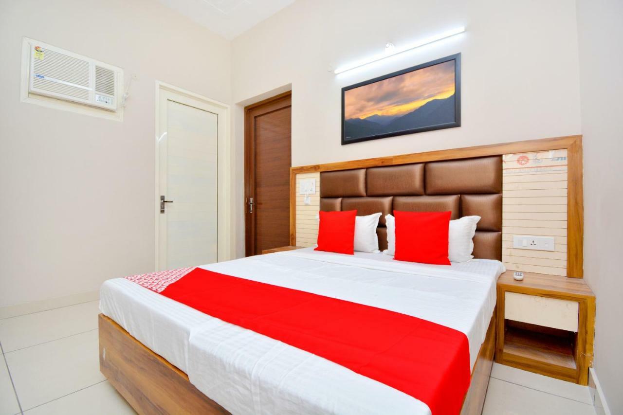 Hôtel Oyo 40699 Grand Sokhi à Tarn Taran Extérieur photo