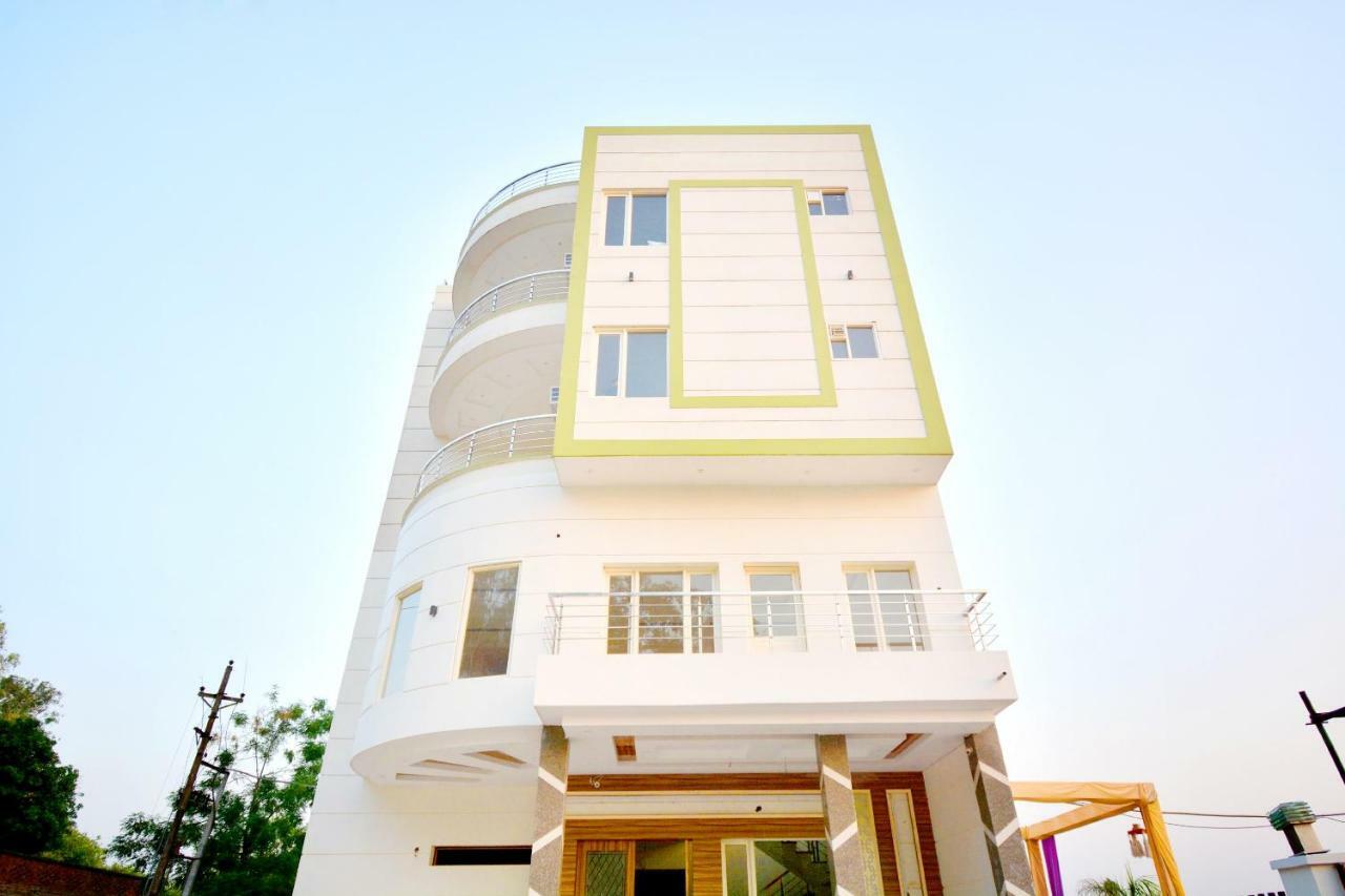 Hôtel Oyo 40699 Grand Sokhi à Tarn Taran Extérieur photo