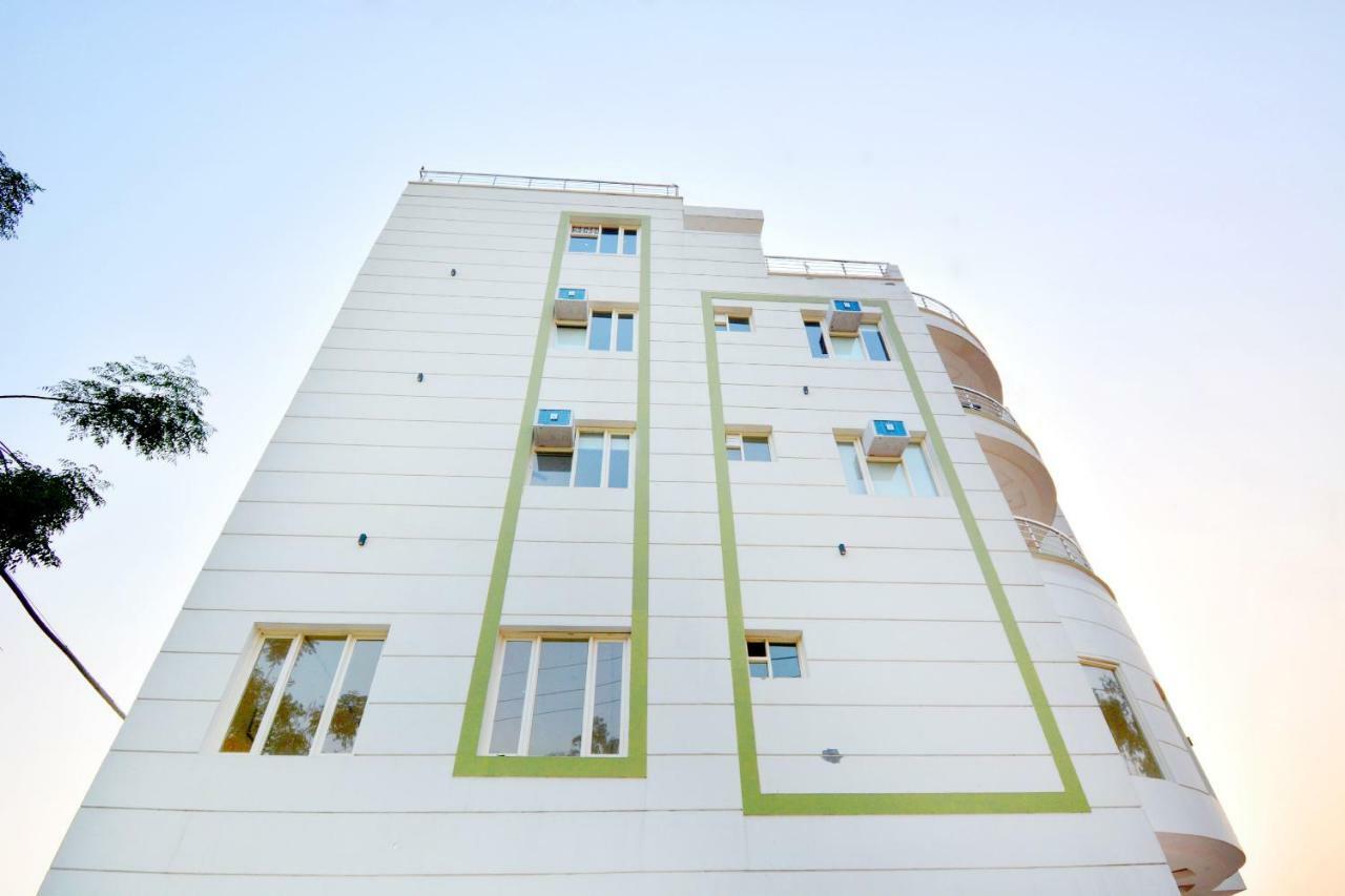 Hôtel Oyo 40699 Grand Sokhi à Tarn Taran Extérieur photo