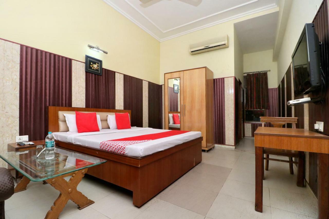 Hôtel Oyo 40699 Grand Sokhi à Tarn Taran Extérieur photo